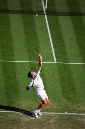 Wimbledon 2025 Jan-Lennard Struff v Carlos Alcaraz Wimbledon Championships 2025 Day 5, 04 07 25 Gentlemens Singles - Third Round Centre Court Jan-Lennard Struff vs Carlos Alcaraz. Carlos Alcaraz in action  Copyright: xBradleyxOrmesherx NINTCHDBPICT001007575283