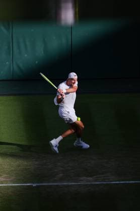 Wimbledon 2025 Jan-Lennard Struff v Carlos Alcaraz Wimbledon Championships 2025 Day 5, 04 07 25 Gentlemens Singles - Third Round Centre Court Jan-Lennard Struff vs Carlos Alcaraz. Jan-Lennard Struff in action  Copyright: xBradleyxOrmesherx NINTCHDBPICT001007586761