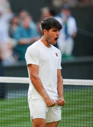 Wimbledon 2025 Jan-Lennard Struff v Carlos Alcaraz Wimbledon Championships 2025 Day 5, 04 07 25 Gentlemens Singles - Third Round Centre Court Jan-Lennard Struff vs Carlos Alcaraz. Carlos Alcaraz wins in 4 sets  Copyright: xBradleyxOrmesherx NINTCHDBPICT001007596637