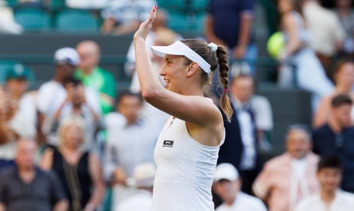Belgian Elise Mertens celebrates after winning a tennis match between Belgian Mertens and Ukrainian Svitolina, in the third round of the women s singles at the 2025 Wimbledon grand slam tournament, Friday 04 July 2025 at the All England Tennis Club, in South-West London, Britain. BENOITxDOPPAGNE  x128434854x