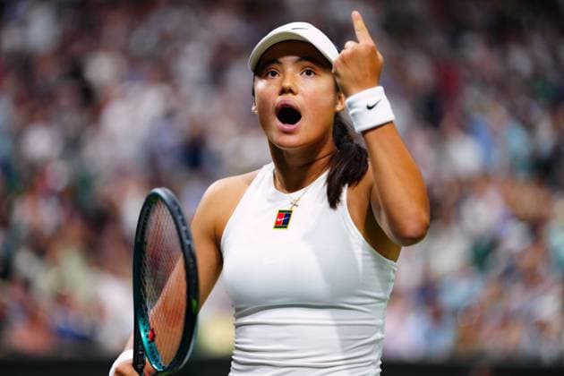 Emma Raducanu during her third round match Wimbledon Tennis Championships, Day 5, The All England Lawn Tennis and Croquet Club, London, UK - 04 Jul 2025London The All England Lawn Tennis and United Kingdom  Copyright: xJavierxGarcia Shutterstockx 15384469im