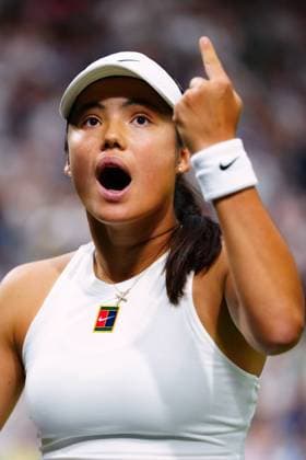Emma Raducanu during her third round match Wimbledon Tennis Championships, Day 5, The All England Lawn Tennis and Croquet Club, London, UK - 04 Jul 2025London The All England Lawn Tennis and United Kingdom  Copyright: xJavierxGarcia Shutterstockx 15384469il