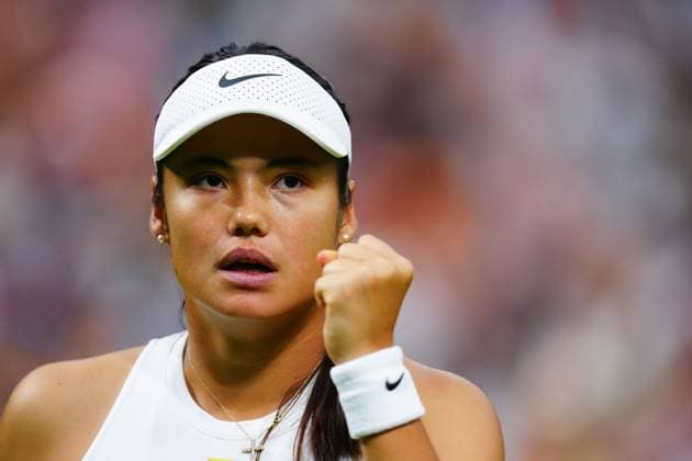 Emma Raducanu during her third round match Wimbledon Tennis Championships, Day 5, The All England Lawn Tennis and Croquet Club, London, UK - 04 Jul 2025London The All England Lawn Tennis and United Kingdom  Copyright: xJavierxGarcia Shutterstockx 15384469jb