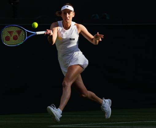 Belgian Elise Mertens pictured in action during a tennis match between Belgian Mertens and Ukrainian Svitolina, in the third round of the women s singles at the 2025 Wimbledon grand slam tournament, Friday 04 July 2025 at the All England Tennis Club, in South-West London, Britain. BENOITxDOPPAGNE  x128436082x