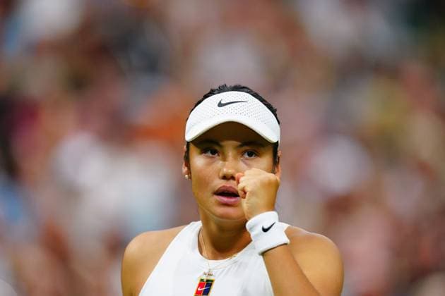 Emma Raducanu celebrates during her third round match Wimbledon Tennis Championships, Day 5, The All England Lawn Tennis and Croquet Club, London, UK - 04 Jul 2025London The All England Lawn Tennis and United Kingdom  Copyright: xJavierxGarcia Shutterstockx 15384469jx