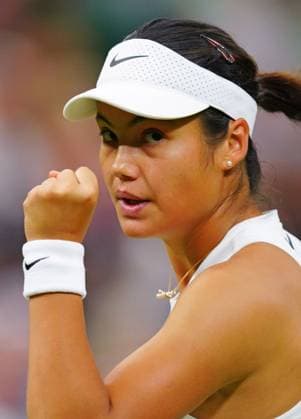 Emma Raducanu celebrates during her third round match Wimbledon Tennis Championships, Day 5, The All England Lawn Tennis and Croquet Club, London, UK - 04 Jul 2025London The All England Lawn Tennis and United Kingdom  Copyright: xJavierxGarcia Shutterstockx 15384469ju