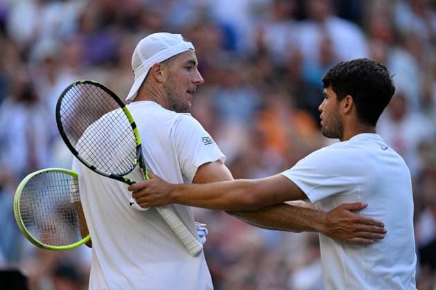 Day Five: The Championships - Wimbledon 2025 LONDON, ENGLAND - JULY 4: Carlos Alcaraz of Spain embraces Jan-Lennard Struff of Germany following the Gentlemen s Singles third round match on day five of The Championships Wimbledon 2025 at All England Lawn Tennis and Croquet Club on July 4, 2025 in London, England. (Photo by Visionhaus via ) Carlos Alcaraz London All England Lawn Tennis and Croq England United Kingdom Copyright: xVisionhausx 776301257