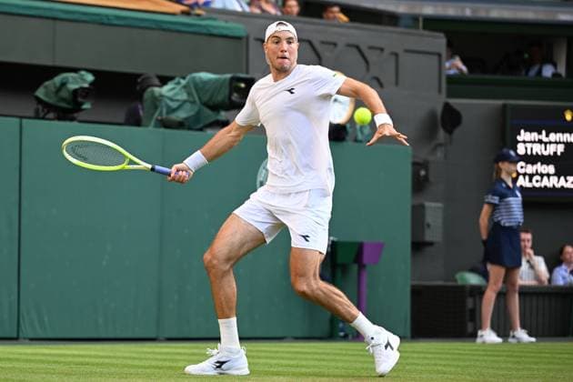 (250705) -- LONDON, July 5, 2025 -- Jan-Lennard Struff hits a return during the men s singles third round match between Carlos Alcaraz of Spain and Jan-Lennard Struff of Germany at the Wimbledon Tennis Championships in London, Britain, July 4, 2025. ) (SP)BRITAIN-LONDON-TENNIS-WIMBLEDON-MEN S SINGLES ZhaoxDingzhe 