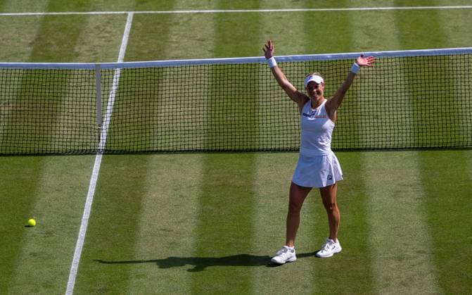 Tennis - Wimbledon Championship 2025 - Day 5 LONDON, ENGLAND - Friday, July 4, 2025: Laura Siegemund (GER) celebrates after the Ladies Singles 3rd Round on Day Five of The Championships Wimbledon 2025 at the All England Lawn Tennis and Croquet Club. Siegemund won 6-3, 6-3. (Photo by Kirsten Holst Propaganda) LONDON All England Lawn Tennis and Croquet Club GREATER LONDON ENGLAND  Copyright: xKirstenxHolstx 2025-07-04-142-Wimbledon_2025_Day_5