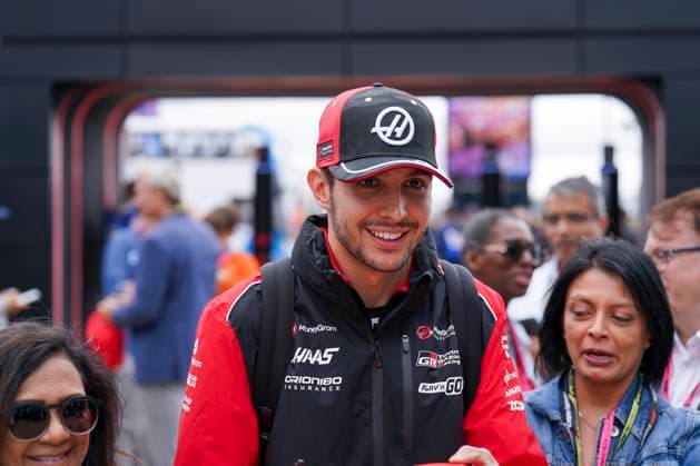 FORMULA 1 BRITISH GRAND PRIX 2025 Esteban Ocon 31 (FRA), Haas VF-25 with fans during the FORMULA 1 QATAR AIRWAYS BRITISH GRAND PRIX 2025 at the Silverstone Circuit, Silverstone, England, United Kingdom on 5 July 2025 Credit: Robbie Hoad Every Second Media Editorial use only. All images are copyright Every Second Media Limited. No images may be reproduced without prior permission. Copyright: xIMAGO EveryxSecondxMediax ESM-1519-0004 RobbiexHoadx xEveryxSecondxMediax