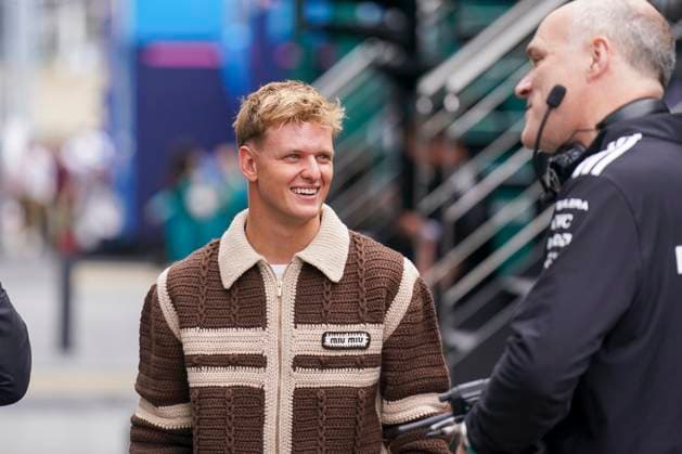 FORMULA 1 BRITISH GRAND PRIX 2025 Mick Schumacher arrives at the paddock during the FORMULA 1 QATAR AIRWAYS BRITISH GRAND PRIX 2025 at the Silverstone Circuit, Silverstone, England, United Kingdom on 5 July 2025 Credit: Robbie Hoad Every Second Media Editorial use only. All images are copyright Every Second Media Limited. No images may be reproduced without prior permission. Copyright: xIMAGO EveryxSecondxMediax ESM-1519-0013 RobbiexHoadx xEveryxSecondxMediax