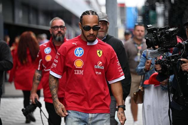 Ahead of F1 Grand Prix of Great Britain NORTHAMPTON, UNITED KINGDOM - JULY 5: Lewis Hamilton of Ferrari arrives at the racing area ahead of the F1 Grand Prix of Great Britain at Silverstone Circuit on July 5, 2025 in Northampton, United Kingdom. Rasid Necati Aslim Anadolu Northampton United Kingdom. Editorial use only. Please get in touch for any other usage.  Copyright: x2025xAnadoluxRasidxNecatixAslimx