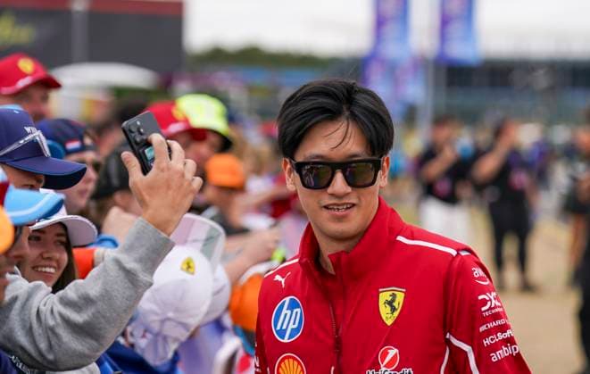 FORMULA 1 BRITISH GRAND PRIX 2025 Zhou Guanyu Ferrari reserve driver arrives at the track with fans during the FORMULA 1 QATAR AIRWAYS BRITISH GRAND PRIX 2025 at the Silverstone Circuit, Silverstone, England, United Kingdom on 5 July 2025 Credit: Robbie Hoad Every Second Media Editorial use only. All images are copyright Every Second Media Limited. No images may be reproduced without prior permission. Copyright: xIMAGO EveryxSecondxMediax ESM-1519-0031 RobbiexHoadx xEveryxSecondxMediax
