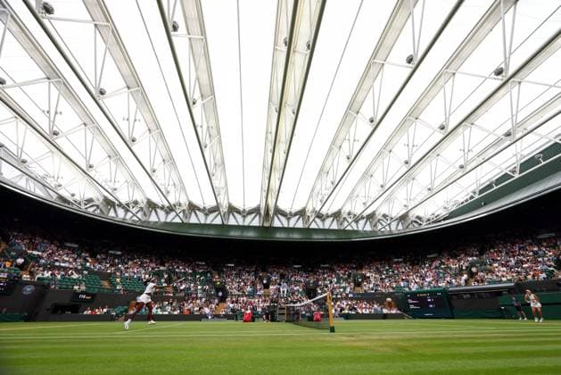 Hailey Baptiste and Mirra Andreeva under the roof on Court No.1 Wimbledon Tennis Championships, Day 6, The All England Lawn Tennis and Croquet Club, London, UK - 05 Jul 2025London The All England Lawn Tennis and United Kingdom  Copyright: xJamesxMarsh Shutterstockx 15385618w