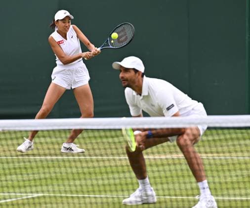 (250705) -- LONDON, July 5, 2025 -- Zhang Shuai (L) Marcelo Arevalo compete during the mixed doubles first round match between Zhang Shuai of China Marcelo Arevalo of El Salvador and Chan Hao-Ching of Chinese Taipei Andre Goransson of Sweden at the Wimbledon Tennis Championships in London, Britain, July 5, 2025. ) (SP)BRITAIN-LONDON-TENNIS-WIMBLEDON-MIXED DOUBLES ZhaoxDingzhe 