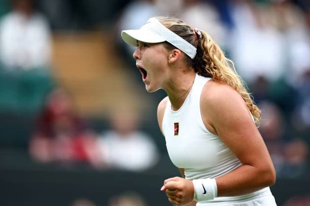 Mirra Andreeva celebrates during her third round match Wimbledon Tennis Championships, Day 6, The All England Lawn Tennis and Croquet Club, London, UK - 05 Jul 2025London The All England Lawn Tennis and United Kingdom  Copyright: xJamesxMarsh Shutterstockx 15385618aj
