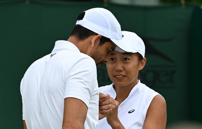 (250705) -- LONDON, July 5, 2025 -- Zhang Shuai (R) Marcelo Arevalo react during the mixed doubles first round match between Zhang Shuai of China Marcelo Arevalo of El Salvador and Chan Hao-Ching of Chinese Taipei Andre Goransson of Sweden at the Wimbledon Tennis Championships in London, Britain, July 5, 2025. ) (SP)BRITAIN-LONDON-TENNIS-WIMBLEDON-MIXED DOUBLES ZhaoxDingzhe 