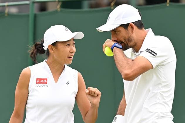 (250705) -- LONDON, July 5, 2025 -- Zhang Shuai (L) Marcelo Arevalo react during the mixed doubles first round match between Zhang Shuai of China Marcelo Arevalo of El Salvador and Chan Hao-Ching of Chinese Taipei Andre Goransson of Sweden at the Wimbledon Tennis Championships in London, Britain, July 5, 2025. ) (SP)BRITAIN-LONDON-TENNIS-WIMBLEDON-MIXED DOUBLES ZhaoxDingzhe 