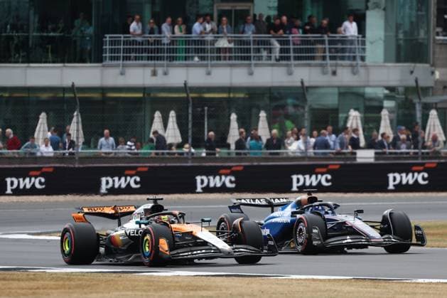 F1 British Grand Prix 2025 Practice 3 Oscar Piastri of McLaren and Alexander Albon of Williams during third practice ahead of the Formula 1 British Grand Prix at Silverstone Circuit in Northampton, Great Britain on July 5, 2025. Northampton United Kingdom  Copyright: xJakubxPorzyckix originalFilename:porzycki-f1britis250705_npShC.jpg