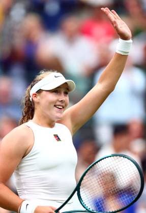 Mirra Andreeva celebrates victory in her third round match Wimbledon Tennis Championships, Day 6, The All England Lawn Tennis and Croquet Club, London, UK - 05 Jul 2025London The All England Lawn Tennis and United Kingdom  Copyright: xJamesxMarsh Shutterstockx 15385618av