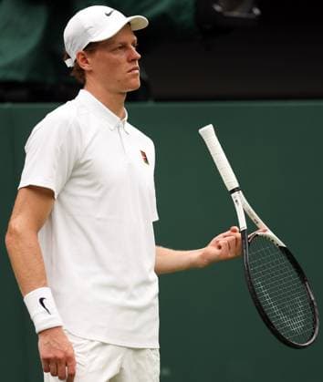 Jannik Sinner twirls his racket on his finger during his third round match Wimbledon Tennis Championships, Day 6, The All England Lawn Tennis and Croquet Club, London, UK - 05 Jul 2025London The All England Lawn Tennis and United Kingdom  Copyright: xEllaxLing Shutterstockx 15385619i