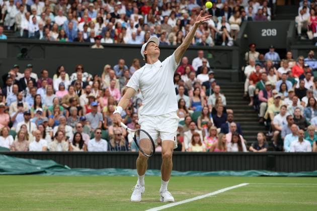July 5, 2025, London, Celestynow, United Kingdom: JANNIK SINNER of Italy during the match against P. Martrinez of Spain in the third round of Championships 2025 at Wimbledon AELTC in London. London United Kingdom - ZUMAc278 20250705_zsp_c278_007 Copyright: xMarcinxCholewinskix