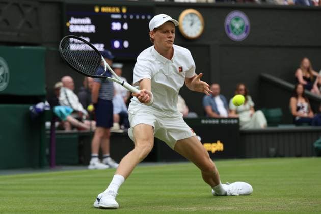 July 5, 2025, London, Celestynow, United Kingdom: JANNIK SINNER of Italy during the match against P. Martrinez of Spain in the third round of Championships 2025 at Wimbledon AELTC in London. London United Kingdom - ZUMAc278 20250705_zsp_c278_009 Copyright: xMarcinxCholewinskix