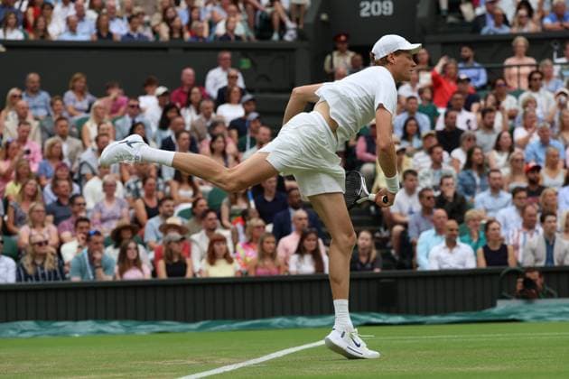 July 5, 2025, London, Celestynow, United Kingdom: JANNIK SINNER of Italy during the match against P. Martrinez of Spain in the third round of Championships 2025 at Wimbledon AELTC in London. London United Kingdom - ZUMAc278 20250705_zsp_c278_011 Copyright: xMarcinxCholewinskix