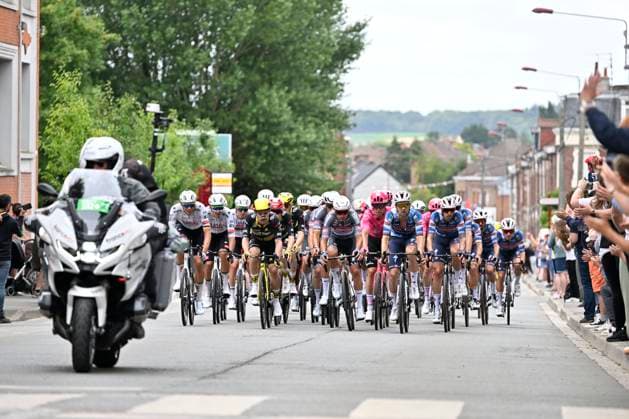 Tour de France 2025 Stage 1 LILLE METROPOLE, FRANCE - JULY 05 : Illustration picture of the peloton during stage 1 of the 112th edition of Tour de France an UCI World Tour 2.UWT cycling road race stage for Men Elite of 185 km with start in Lille Metropole and finish in Lille Metropole on July 5, 2025 in Lille Metropole, France, 05 07 2025 ( Motordriver Kenny Verfaillie - Lille Metropole France  Copyright: xJanxDexMeuleneirx