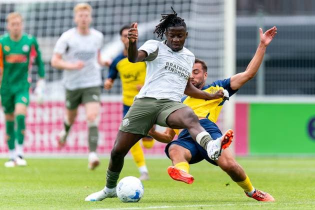 2025-07-05 PSV Eindhoven v Royale Union SG - Pre-Season Friendly EINDHOVEN, NETHERLANDS - JULY 5: Johan Bakayoko of PSV battles for the ball with Charles Vanhoutte of Royale Union SG during the Pre-Season Friendly match between PSV Eindhoven and Royale Union SG at PSV Campus de Herdgang on July 5, 2025 in Eindhoven, Netherlands. Eindhoven PSV Campus de Herdgang Netherlands Content not available for redistribution in The Netherlands directly or indirectly through any third parties. Copyright: xJorisxVerwijstx