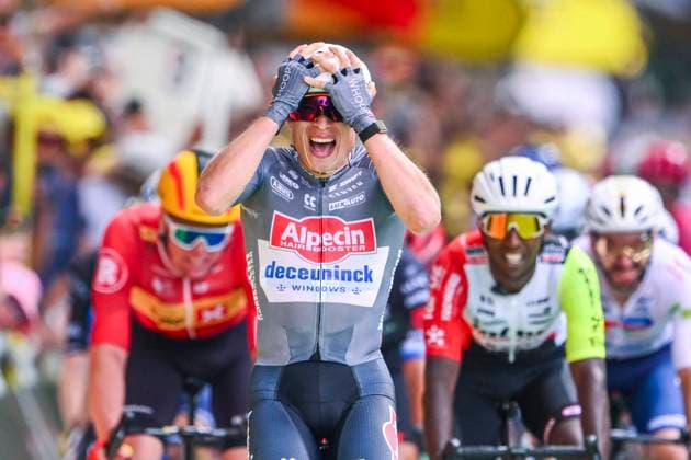 Tour de France 2025 Stage 1 LILLE METROPOLE, FRANCE - JULY 05 : Philipsen Jasper (BEL) of Alpecin-Deceuninck celebrating his victory during stage 1 of the 112th edition of Tour de France an UCI World Tour 2.UWT cycling road race stage for Men Elite of 185 km with start in Lille Metropole and finish in Lille Metropole on July 5, 2025 in Lille Metropole, France, 05 07 2025 ( Motordriver Kenny Verfaillie - Lille Metropole France  Copyright: xVincentxKalutx