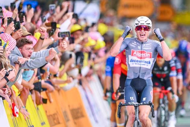 Tour de France 2025 Stage 1 LILLE METROPOLE, FRANCE - JULY 05 : Philipsen Jasper (BEL) of Alpecin-Deceuninck celebrating his victory during stage 1 of the 112th edition of Tour de France an UCI World Tour 2.UWT cycling road race stage for Men Elite of 185 km with start in Lille Metropole and finish in Lille Metropole on July 5, 2025 in Lille Metropole, France, 05 07 2025 ( Motordriver Kenny Verfaillie - Lille Metropole France  Copyright: xVincentxKalutx