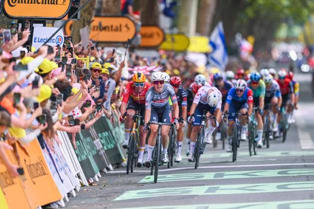 Tour de France 2025 Stage 1 LILLE METROPOLE, FRANCE - JULY 05 : Philipsen Jasper (BEL) of Alpecin-Deceuninck celebrating his victory during stage 1 of the 112th edition of Tour de France an UCI World Tour 2.UWT cycling road race stage for Men Elite of 185 km with start in Lille Metropole and finish in Lille Metropole on July 5, 2025 in Lille Metropole, France, 05 07 2025 ( Motordriver Kenny Verfaillie - Lille Metropole France  Copyright: xVincentxKalutx