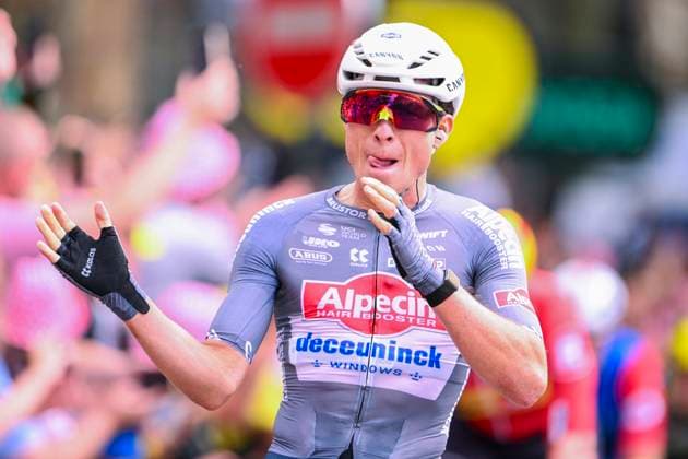 Tour de France 2025 Stage 1 LILLE METROPOLE, FRANCE - JULY 05 : Philipsen Jasper (BEL) of Alpecin-Deceuninck celebrating his victory during stage 1 of the 112th edition of Tour de France an UCI World Tour 2.UWT cycling road race stage for Men Elite of 185 km with start in Lille Metropole and finish in Lille Metropole on July 5, 2025 in Lille Metropole, France, 05 07 2025 ( Motordriver Kenny Verfaillie - Lille Metropole France  Copyright: xVincentxKalutx