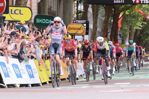 TOUR DE FRANCE 2025 PHOTOPQR VOIX DU NORD SM ; 05 07 2025 ; Lille, le 05 07 2025, Arrivee de la 1ere etape du Tour de France entre Lille et Lille Belgian Jasper Philipsen of Alpecin-Deceuninck celebrates after winning the first stage French cycling race Tour de France 2024 takes place in july 2025 1 France  Copyright: xPHOTOPQR VOIXxDUxNORD MAXPPPxSMx 20250705VDN9955 20250705VDN9955