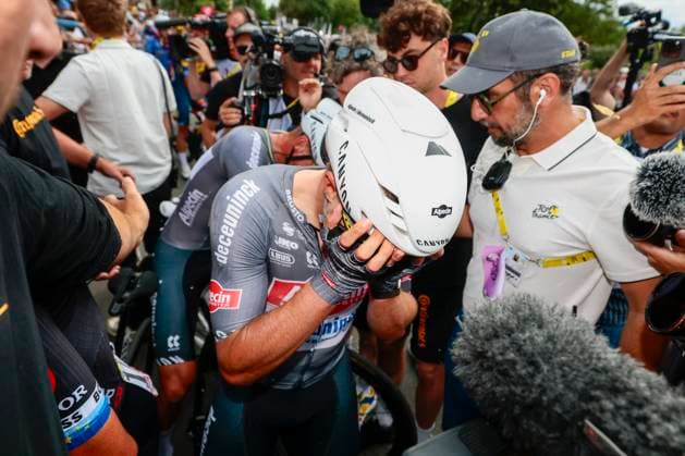 Tour de France 2025 Stage 1 LILLE METROPOLE, FRANCE - JULY 05 : Philipsen Jasper (BEL) of Alpecin-Deceuninck celebrating his victory during stage 1 of the 112th edition of Tour de France an UCI World Tour 2.UWT cycling road race stage for Men Elite of 185 km with start in Lille Metropole and finish in Lille Metropole on July 5, 2025 in Lille Metropole, France, 05 07 2025 ( Motordriver Kenny Verfaillie - Lille Metropole France  Copyright: xLucaxBettinix