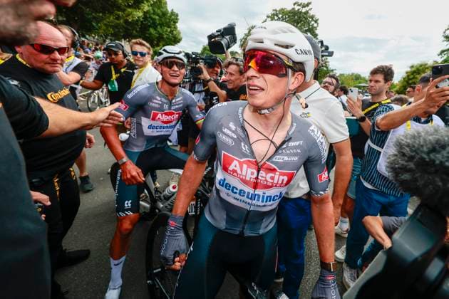 Tour de France 2025 Stage 1 LILLE METROPOLE, FRANCE - JULY 05 : Philipsen Jasper (BEL) of Alpecin-Deceuninck celebrating his victory during stage 1 of the 112th edition of Tour de France an UCI World Tour 2.UWT cycling road race stage for Men Elite of 185 km with start in Lille Metropole and finish in Lille Metropole on July 5, 2025 in Lille Metropole, France, 05 07 2025 ( Motordriver Kenny Verfaillie - Lille Metropole France  Copyright: xLucaxBettinix