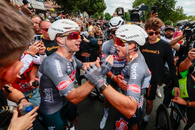 Tour de France 2025 Stage 1 LILLE METROPOLE, FRANCE - JULY 05 : Philipsen Jasper (BEL) of Alpecin-Deceuninck celebrating his victory during stage 1 of the 112th edition of Tour de France an UCI World Tour 2.UWT cycling road race stage for Men Elite of 185 km with start in Lille Metropole and finish in Lille Metropole on July 5, 2025 in Lille Metropole, France, 05 07 2025 ( Motordriver Kenny Verfaillie - Lille Metropole France  Copyright: xLucaxBettinix