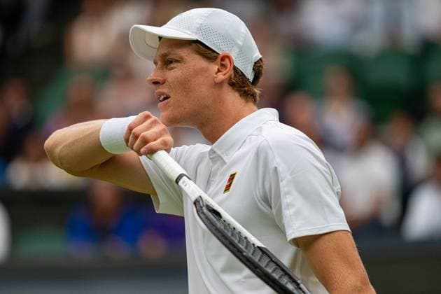 Tennis - Wimbledon Championship 2025 - Day 6 LONDON, ENGLAND - Saturday, July 5, 2025: Jannik Sinner (ITA) during the Gentlemen s Singles 3rd Round on Day Six of The Championships Wimbledon 2025 at the All England Lawn Tennis and Croquet Club. (Photo by Kirsten Holst Propaganda) LONDON All England Lawn Tennis and Croquet Club GREATER LONDON ENGLAND  Copyright: xKirstenxHolstx 2025-07-05-028-Wimbledon_2025_Day_6