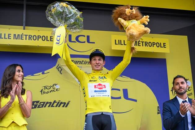 Tour de France 2025 Stage 1 LILLE METROPOLE, FRANCE - JULY 05 : Philipsen Jasper (BEL) of Alpecin-Deceuninck on the podium with the yellow jersey during stage 1 of the 112th edition of Tour de France an UCI World Tour 2.UWT cycling road race stage for Men Elite of 185 km with start in Lille Metropole and finish in Lille Metropole on July 5, 2025 in Lille Metropole, France, 05 07 2025 ( Motordriver Kenny Verfaillie - Lille Metropole France  Copyright: xJanxDexMeuleneirx