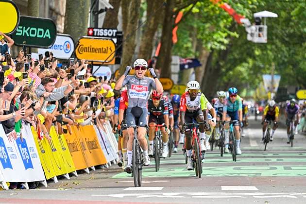Tour de France 2025 Stage 1 LILLE METROPOLE, FRANCE - JULY 05 : Philipsen Jasper (BEL) of Alpecin-Deceuninck celebrating his victory during stage 1 of the 112th edition of Tour de France an UCI World Tour 2.UWT cycling road race stage for Men Elite of 185 km with start in Lille Metropole and finish in Lille Metropole on July 5, 2025 in Lille Metropole, France, 05 07 2025 ( Motordriver Kenny Verfaillie - Lille Metropole France  Copyright: xJanxDexMeuleneirx