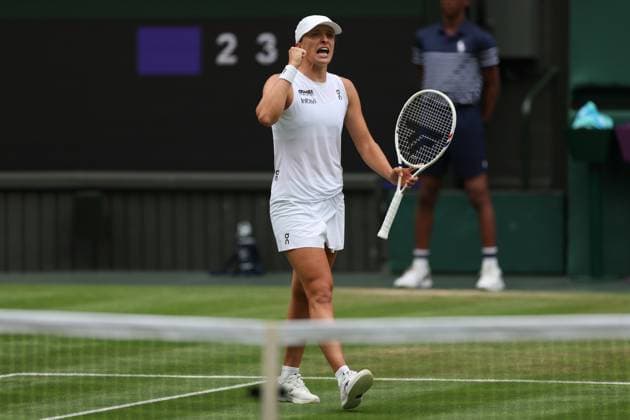 July 5, 2025, London, Celestynow, United Kingdom: IGA SWIATEK of Poland after the match against D. Collins of USA in the third round of Championships 2025 at Wimbledon AELTC in London. London United Kingdom - ZUMAc278 20250705_zsp_c278_016 Copyright: xMarcinxCholewinskix