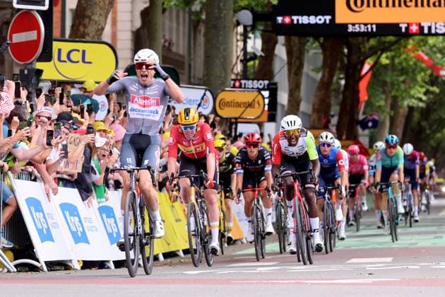 TOUR DE FRANCE 2025 PHOTOPQR VOIX DU NORD STEPHANE MORTAGNE ; 05 07 2025 ; LILLE, 05.07.2025 Cyclisme, velo, Tour de France, Arrivée de la 1ere etape du Tour de France entre Lille et Lille Victoire au sprint de Jasper Philipsen qui prend dans la foulle le maillot jaune PHOTO STEPHANE MORTAGNE LA VOIX DU NORD- French cycling race Tour de France 2024 takes place in july 2025 Hauts de France France  Copyright: xPHOTOPQR VOIXxDUxNORD MAXPPPxSTEPHANExMORTAGNEx 20250705VDN0482 20250705VDN0482