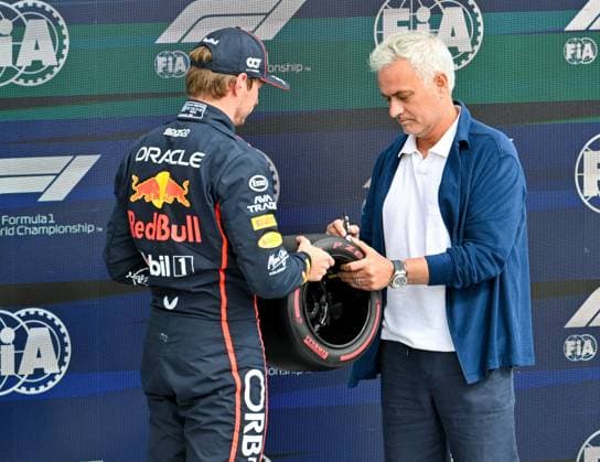 Formula 1, Qualification Session, Silverstone, UK, 05 July, 2025. 05 July 2025. Max Verstappen, (presented with the Pole Position Award by Jose Mourinho) Red Bull Racing, takes 1st place and Pole Position in the Qualification Session at the Formula 1 Qatar Airways British Grand Prix at Silverstone, Northamptonshire, UK., Credit:Lee Floyd Avalon UK, Northamptonshire, Silverstone  Copyright: xLeexFloydx xAvalonx 1018969272