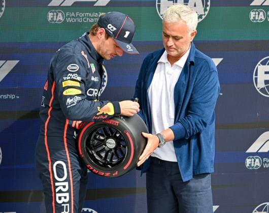 Formula 1, Qualification Session, Silverstone, UK, 05 July, 2025. 05 July 2025. Max Verstappen, (presented with the Pole Position Award by Jose Mourinho) Red Bull Racing, takes 1st place and Pole Position in the Qualification Session at the Formula 1 Qatar Airways British Grand Prix at Silverstone, Northamptonshire, UK., Credit:Lee Floyd Avalon UK, Northamptonshire, Silverstone  Copyright: xLeexFloydx xAvalonx 1018969368
