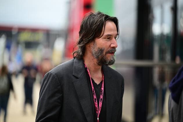 F1 Grand Prix of Great Britain - Qualifying Keanu Reeves walks during free practice for the 13th round of the Formula 1 World Championship, WM, Weltmeisterschaft at Silverstone Circuit in Silverstone, Northamptonshire, England, on July 5, 2025. Silverstone Northampshire England  Copyright: xAndreaxDiodatox originalFilename:diodato-formula1250705_nphCT.jpg