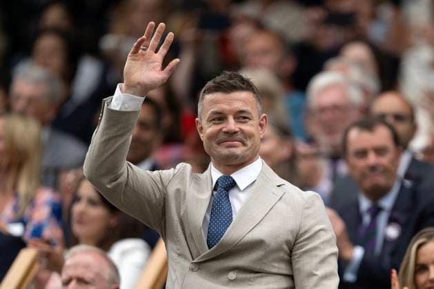 Day Six: The Championships - Wimbledon 2025 LONDON, ENGLAND - JULY 05: Former rugby player, Brian O Driscoll waves from the Royal Box prior to the Gentlemen Singles third round match between Jannik Sinner of Italy and Pedro Martinez of Spain on day six of The Championships Wimbledon 2025 at All England Lawn Tennis and Croquet Club on July 05, 2025 in London, England. London All England Lawn Tennis and Croq England United Kingdom Copyright: xVisionhausx 776301258