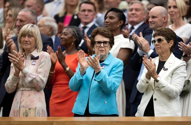 Day Six: The Championships - Wimbledon 2025 LONDON, ENGLAND - JULY 05: Former tennis player Billie Jean King applauds from the Royal Box prior to the Gentlemen Singles third round match between Jannik Sinner of Italy and Pedro Martinez of Spain on day six of The Championships Wimbledon 2025 at All England Lawn Tennis and Croquet Club on July 05, 2025 in London, England. London All England Lawn Tennis and Croq England United Kingdom Copyright: xVisionhausx 776301258