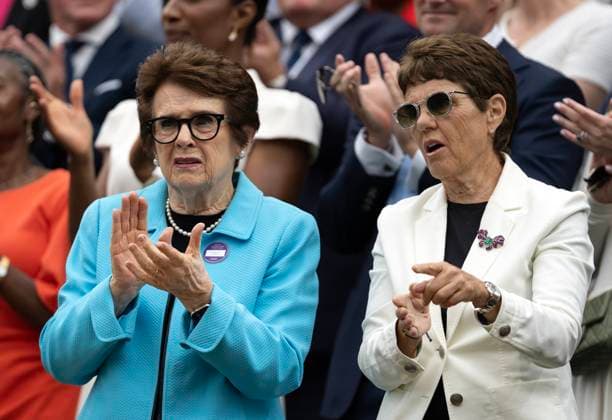 Day Six: The Championships - Wimbledon 2025 LONDON, ENGLAND - JULY 05: Former tennis players Billie Jean King and Ilana Kloss applaud from the Royal Box prior to the Gentlemen Singles third round match between Jannik Sinner of Italy and Pedro Martinez of Spain on day six of The Championships Wimbledon 2025 at All England Lawn Tennis and Croquet Club on July 05, 2025 in London, England. London All England Lawn Tennis and Croq England United Kingdom Copyright: xVisionhausx 776301258