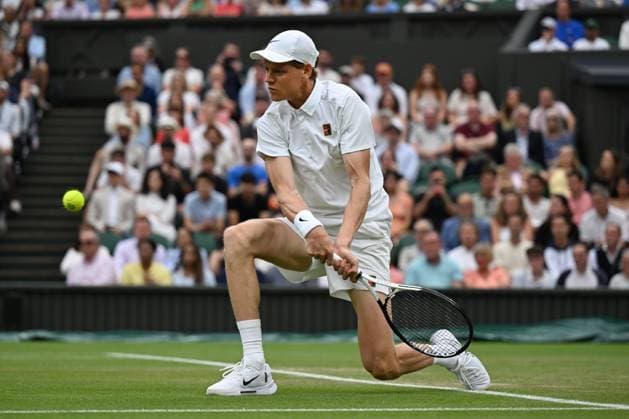 Day Six: The Championships - Wimbledon 2025 LONDON, ENGLAND - JULY 05: Jannik Sinner of Italy in action against Pedro Martinez of Spain during the Gentlemen s Singles third round match on day six of The Championships Wimbledon 2025 at All England Lawn Tennis and Croquet Club on July 05, 2025 in London, England. London All England Lawn Tennis and Croq England United Kingdom Copyright: xVisionhausx 776301258